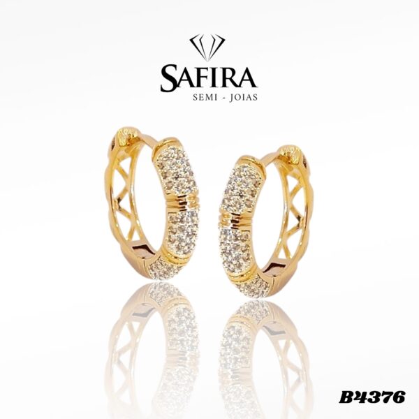 Argola com Detalhes e Zirconias M