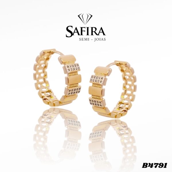 Argola com Detalhes Cravejados M